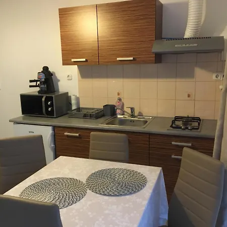 Szabo Vendeghaz 扎马迪