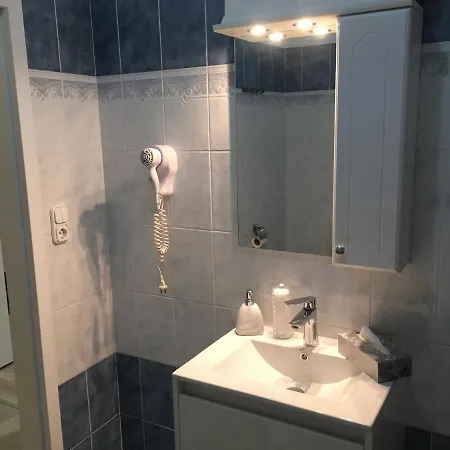 Szabo Vendeghaz * 扎马迪