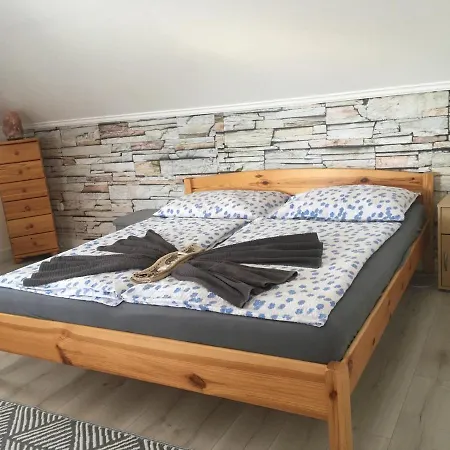 Szabo Vendeghaz Holiday home Zamardi