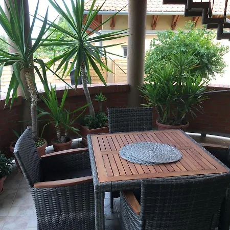 Szabo Vendeghaz Сasa de vacaciones *