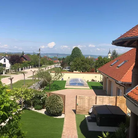 Szabo Vendeghaz 度假居