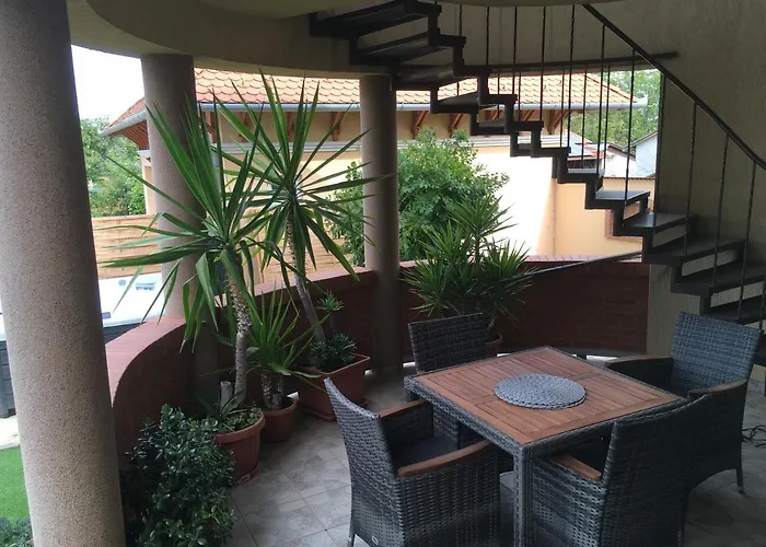 Szabo Vendeghaz Tatil Evi *