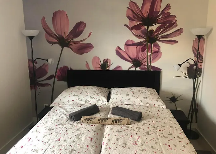 Szabo Vendeghaz * Zamárdi